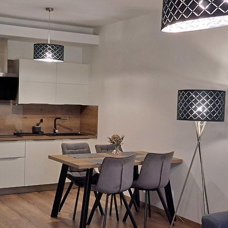 Taban Halifax Apartment - City Center & Free Parking Нитра Экстерьер фото