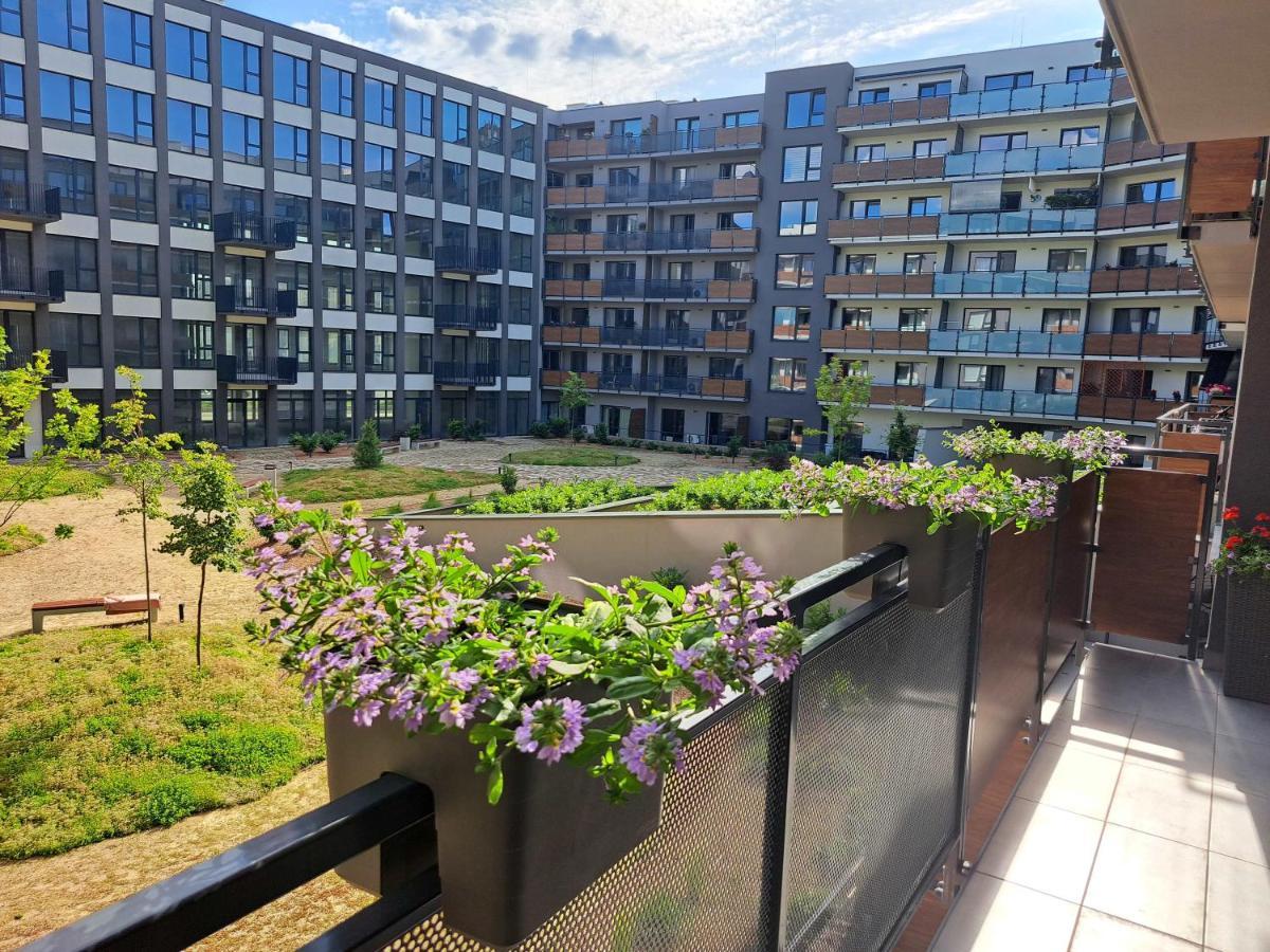 Taban Halifax Apartment - City Center & Free Parking Нитра Экстерьер фото