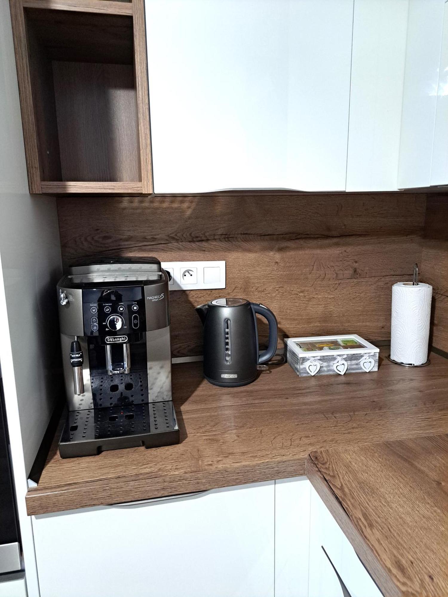 Taban Halifax Apartment - City Center & Free Parking Нитра Экстерьер фото
